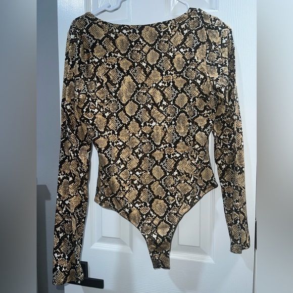 Windsor Snakeskin‎ long sleeve bodysuit - Size Medium - Picture 3 of 4